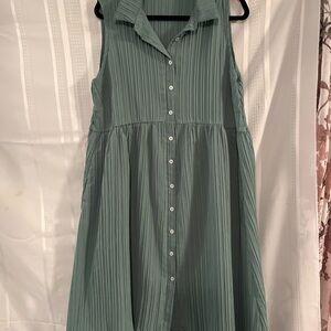 BloomChic Green Buttoned Sundress with Notched Collar